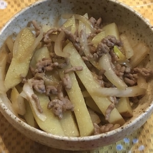 じゃがいもとひき肉の炒め物